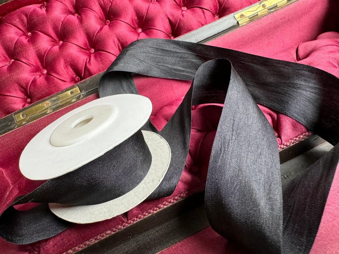 Lightweight Ribbon Black 1