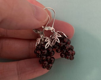 スターリング ガーネット グレープ イヤリング、レディ デタール 歴史