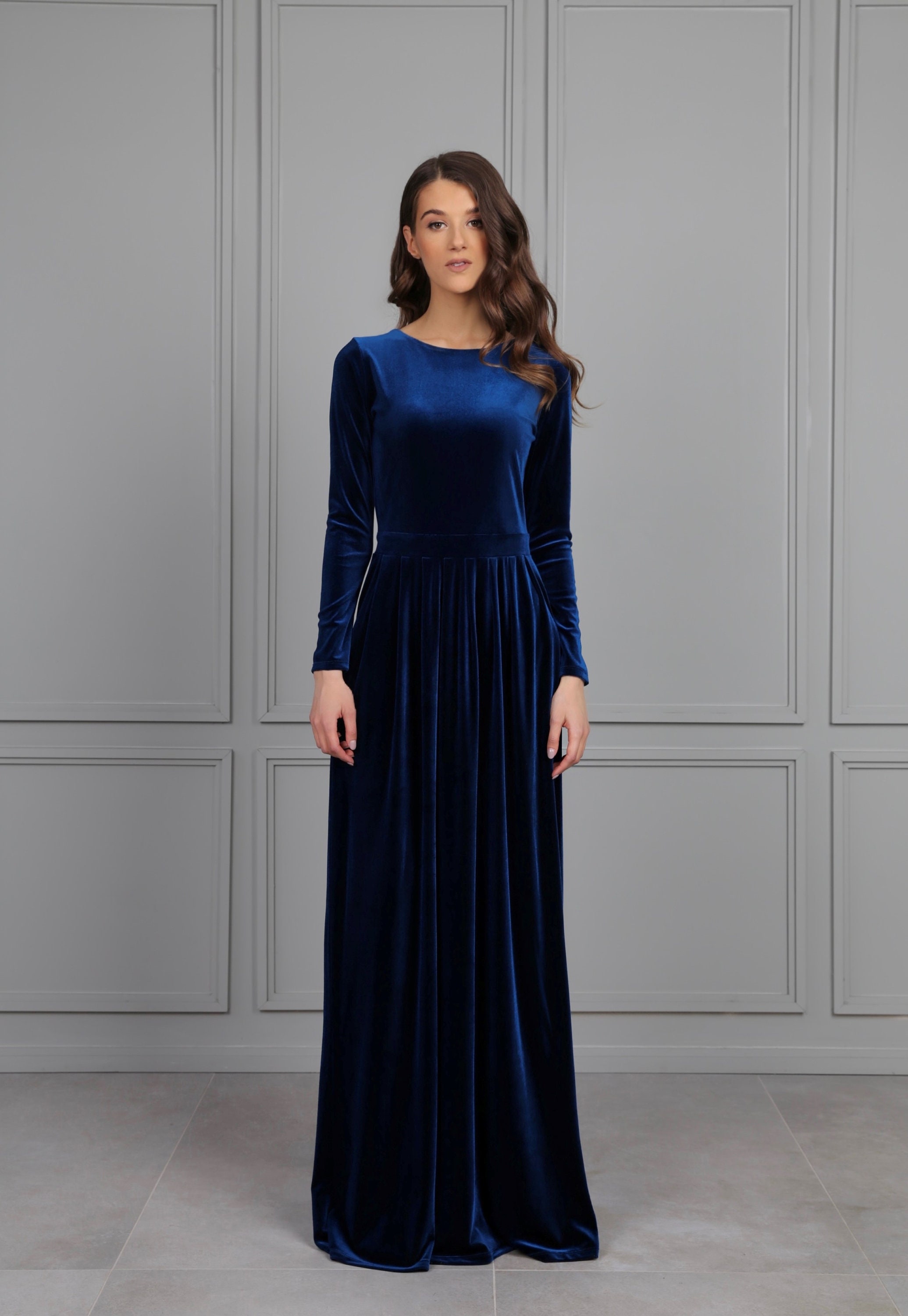 DesirVale Bridesmaid Velvet Dress Crew Neck Closed Back Long Sleeves with Pleats Pockets Waistband Sash Maxi Women Velvet Dress
