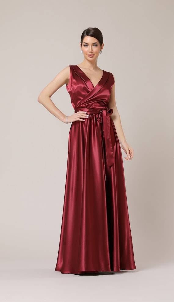 flowy burgundy maxi dress Blaise Burgundy Satin Maxi Dress - US 12