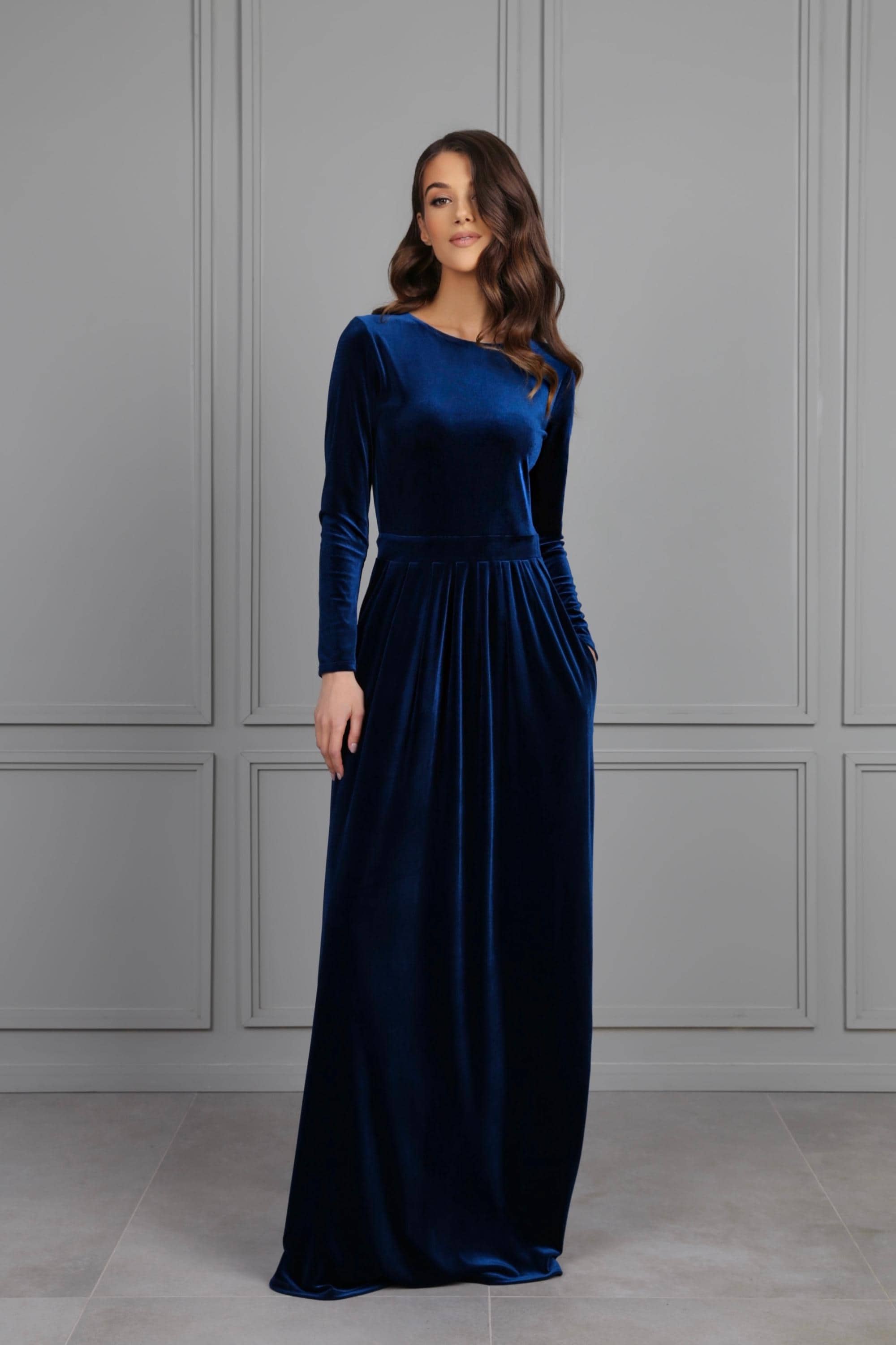 dark teal velvet bridesmaid dresses Zapaka Women Peacock Green Bridesmaid Dress with Slit Velvet Sheath Short Sleeve Wedding Guest Dress, Peacock Green / US16