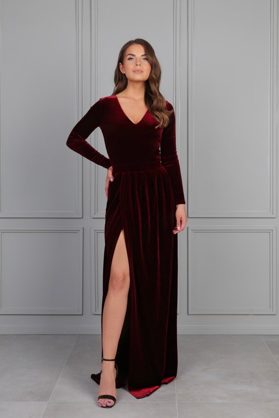 DesirVale V- Neck Burgundy Velvet Bridesmaid Dress Closed Back High Wrap Leg Split with Pleats Long Sleeves Waistband Sash Elegant Women Dress