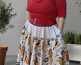 Handgemachter Pin-up-Rock - WWII Flugzeug & Poppies Druck - Full Circle Swing - aus reiner Baumwolle Erinnerung Event Vintage Event Alltag Eleganz