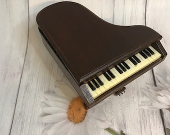 Vintage 1981 George Good Corp Wooden   Piano Music Box ~ Sound of Music ~ Keepsake ~ Collectible