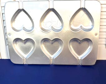 Corazones vintage Wilton ~ Molde de aluminio para pasteles ~ Mini cupcakes ~ 3 1/2” x 4 1/4” ~ Molde para hornear ~ 2105-8104 ~ Cocina ~ Fiesta de cumpleaños ~ 26~W~70