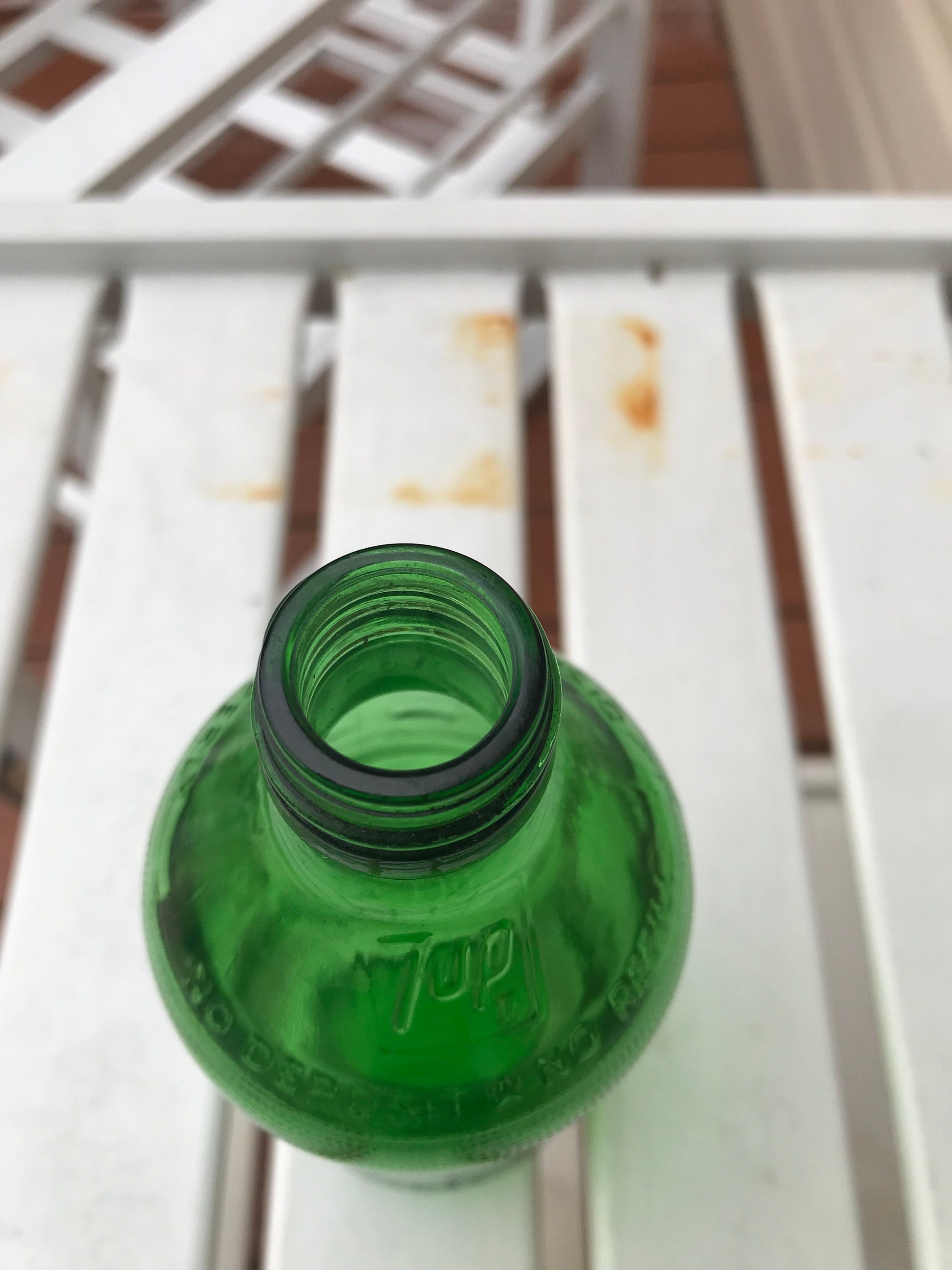 レトロ瓶グリーン色 Vintage Green Embossed Glass Seven-up Soda Bottle ~ Green Glass
