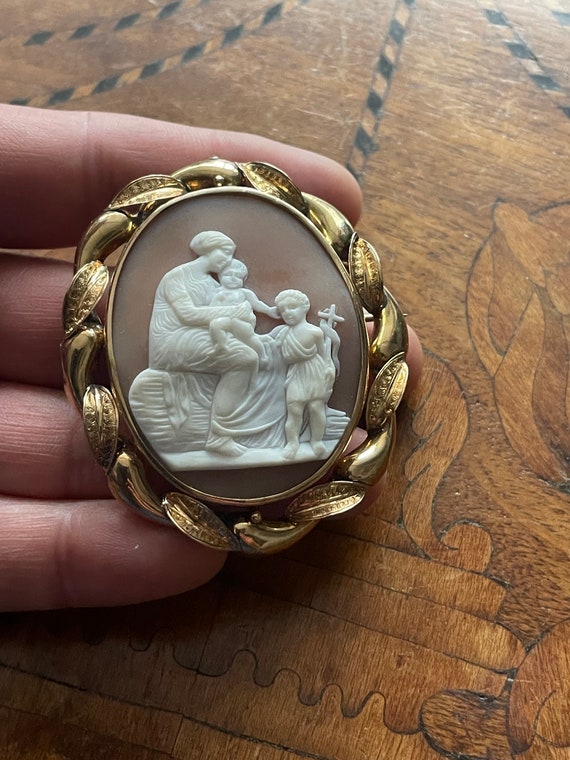 Lovely Antique Victorian Shell Cameo Gold Swivel … - image 3