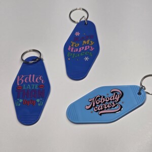 Porte-clés motel rétro. Choisissez votre propre design et couleur