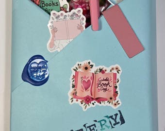 Paquete misterioso para amantes de los libros / Regalo acogedor para el lector con pegatinas y bolígrafos