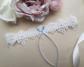 Ivory wedding garter with venise lace, something blue garter with pearls, blue bridal garter with gift box