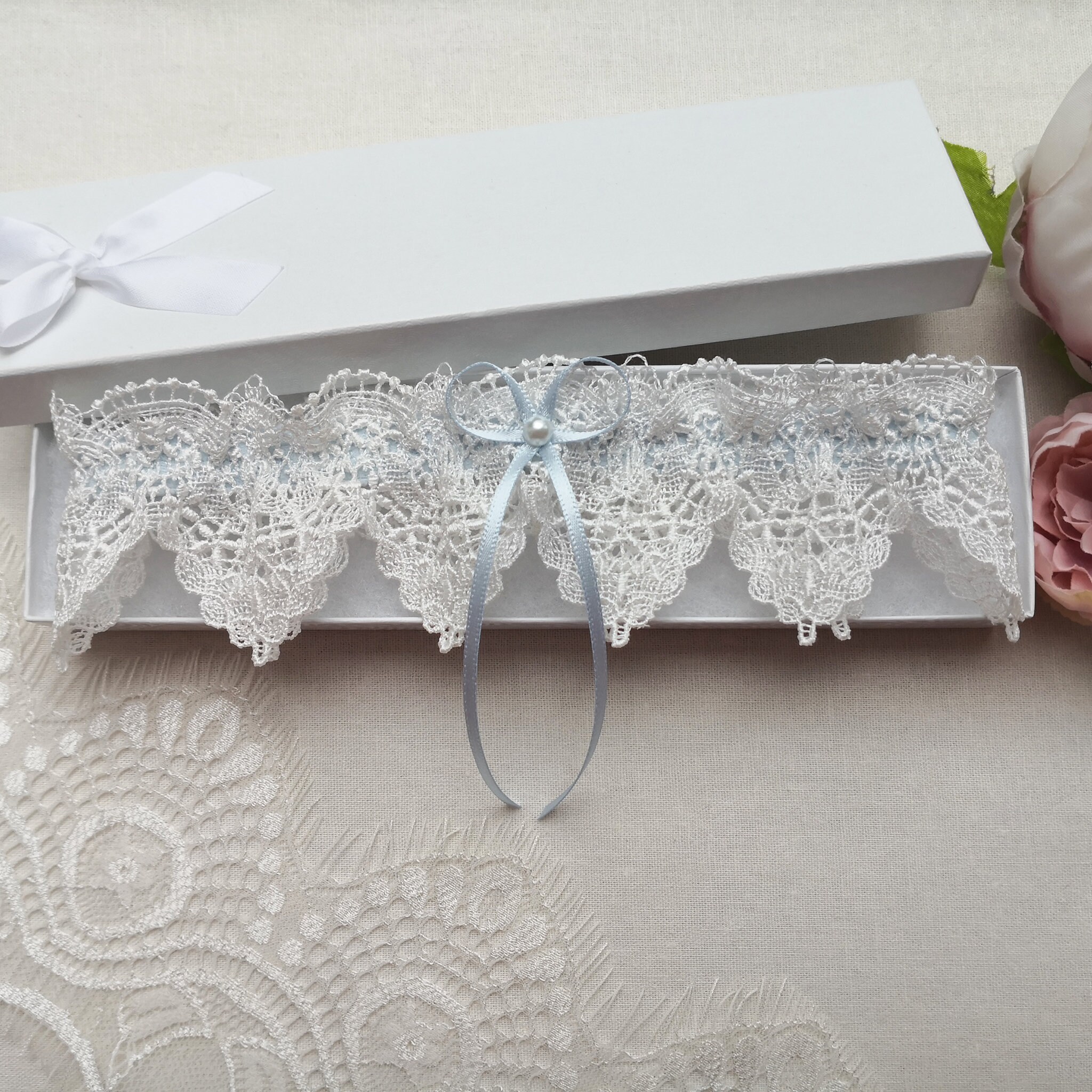 Ivory venise lace wedding garter, blue bridal garter, something blue …