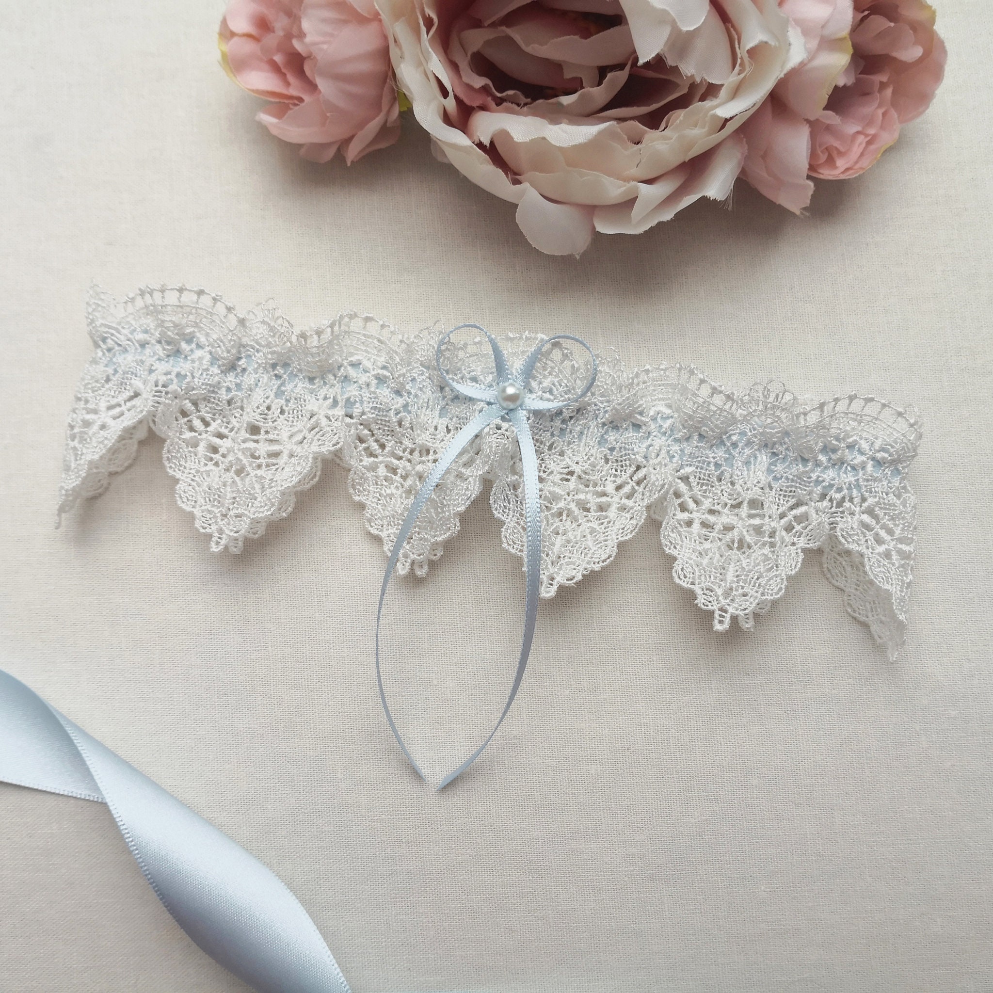 Something blue wedding garter, pearl bridal garter with ivory venise …