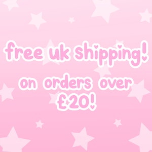 Op de afbeelding: Roze achtergrond met witte sterren en de tekst "free uk shipping! on orders over &pound;20!"
