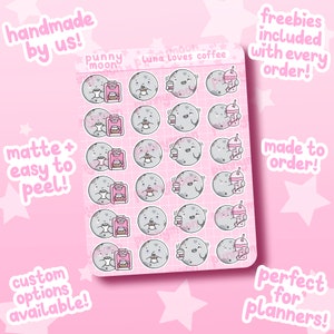 Op de afbeelding: Een vel met 24 matte, gemakkelijk te verwijderen stickers met een cartoon maanfiguur met verschillende koffie- en koffiegerelateerde ontwerpen. De tekst "punny moon" en "Luna loves coffee" staat op het vel.