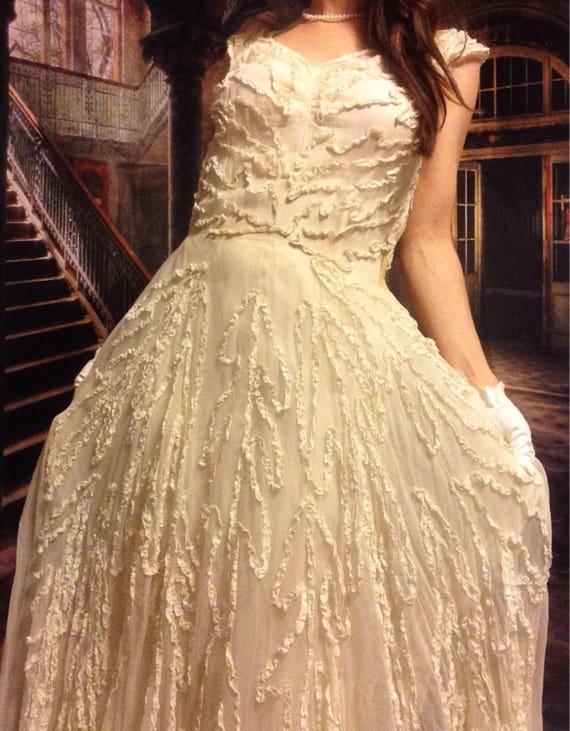 Vintage Ivory Wedding Dress - image 2