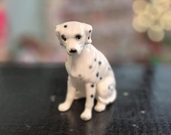 Figurine Vintage Chiot Dalmatien qui mange une Chaussure Disney