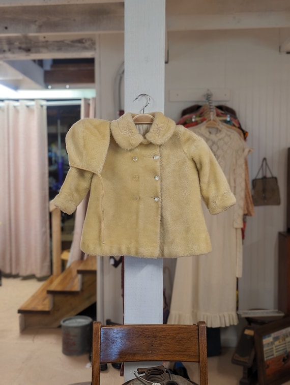 Vintage 1950s Little Girl's Cream Faux Fur Coat a… - image 1