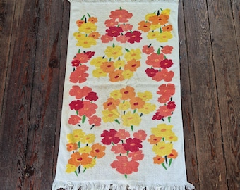Vintage Marimekko Stil Orange, Gelb, Rosa und Rote Blumen Wendbare Terry Badetuch