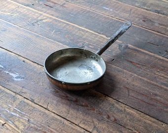 Sartén vintage con fondo de cobre