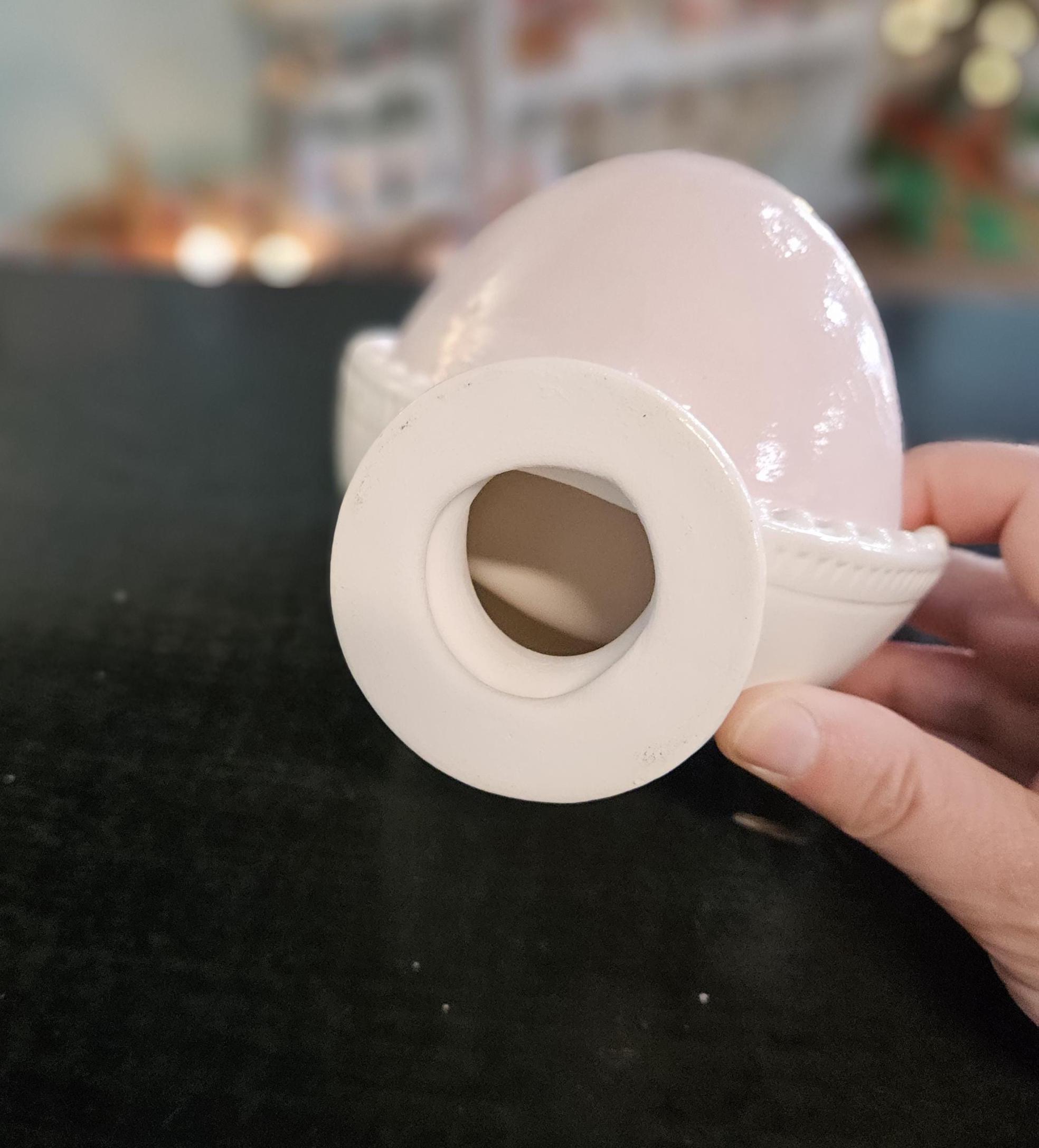 ヴィンテージの白とピンクの陶器製イースターエッグ台座ディスプレイ