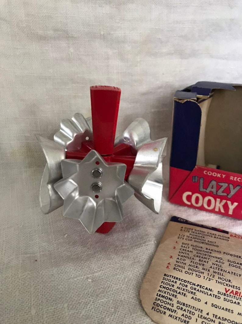 Wear Ever Lazy Suzy Cooky Cutter In Original Box With Recipe Card
