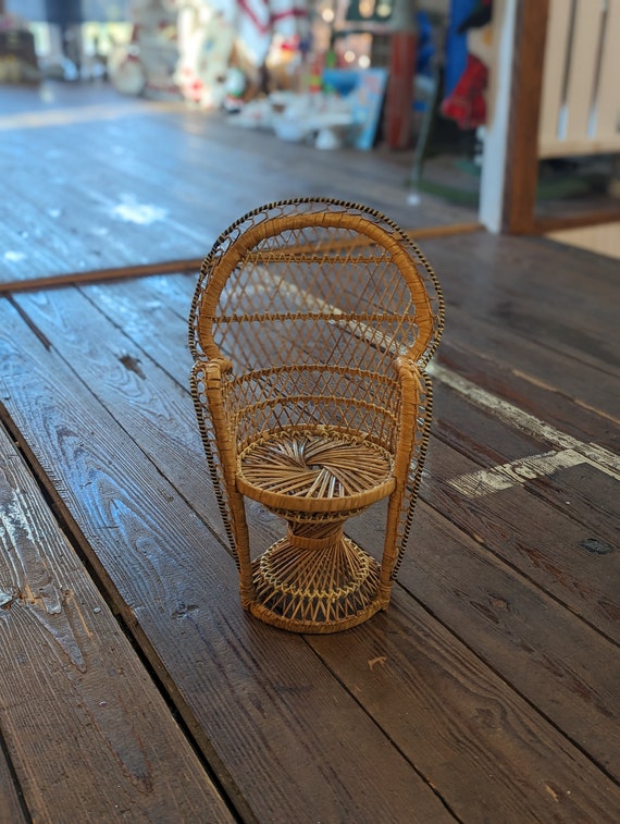 Tiny wicker chair discount