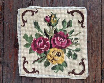 ヴィンテージ風の紫、緑、黄色の花柄ニードルポイント刺繍（椅子カバー／クッション用）