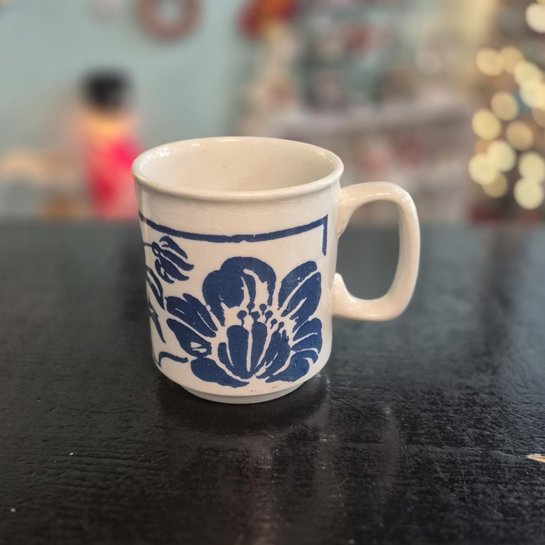 ヴィンテージの青と白の花柄ウィンチコム陶器マグカップ - Etsy 日本