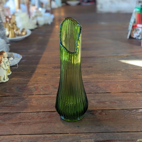 Vintage Avocado Green LE Smith Ribbed Swung Glass Vase- 14 3/4"