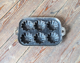 Vintage Cast Iron Cake Gem Pan