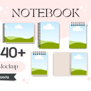 Op de afbeelding: Een collectie van vijf spiraalgebonden notitieboeken met een landschapsafbeelding van groene heuvels en een witte wolk tegen een blauwe lucht. De afbeelding bevat de tekst NOTEBOOK, 40+ Mockup en Canva in diverse oriëntaties.
