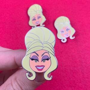 Emoji Queens Enamel Pin - Alaska