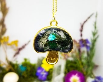 Mushroom Pendant, Terrarium Moss Necklace, Forest Witch Jewelry, Lichen Necklace, Hippie Moss Jewelry, Mothers Day Gift, Pressed Flower Art