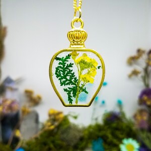 Flower Bottle Necklace, Pressed Flower Pendant, Potion Necklace, Resin Bottle Jewelry, Yellow Flower Bottle, Witch Potion, Floral Pendant