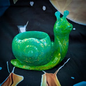 Green Snail Planter, Glow in the Dark Emotional Support Animal, Dopamine Resin Décor, Forestcore Teen Gift, Snails Lovers Trinket Dish