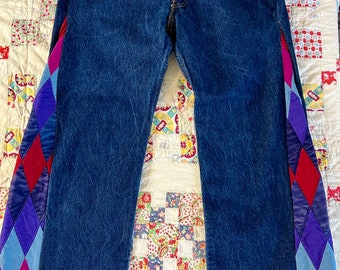 The Culebra: Vintage quilt panel Levi’s jeans (approx US woman’s size 4/6/8)