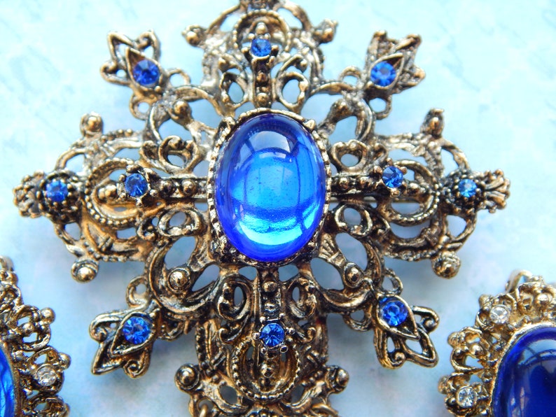 electric blue fleur de lis style brooch and clip on earrings set