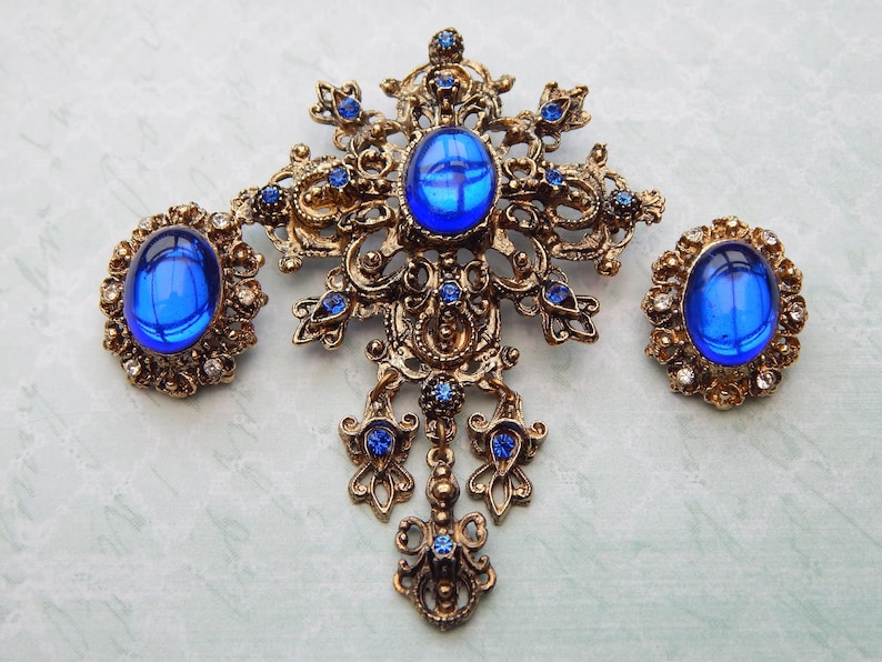 electric blue fleur de lis style brooch and clip on earrings set