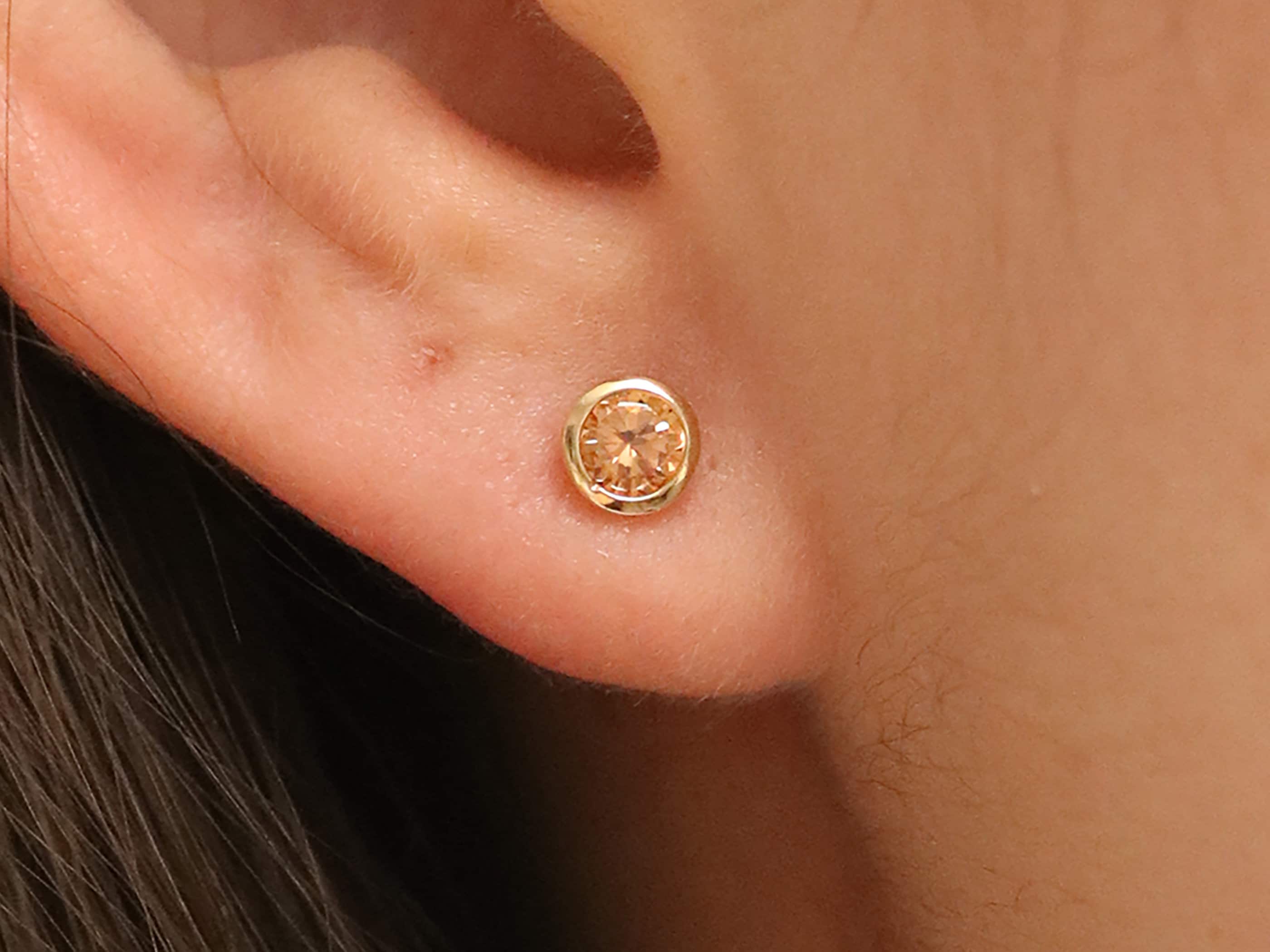 Orecchini A Perno Oro 9K Con Cristallo Stella Zircone 4 Mm - Confezione Regalo