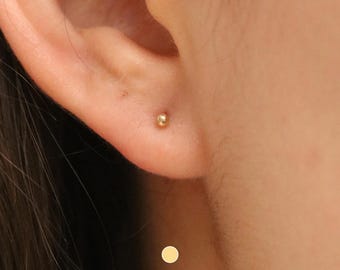 Orecchini a bottone a sfera in oro massiccio 14k: stile minimalista e delicato