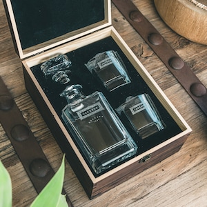 Best Gift for men in your life, this customer whiskey decanter set is a unique gift for him. Made with beautiful laser engraved glass, its the best gift for husband, gift for boyfriends or dad or groomsmen, groom