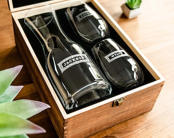 Juego de decantador de vino: decantador y dos copas de vino sin tallo, caja de madera, aireador de vino, decantador de vino tinto y decantador de copas de vino.