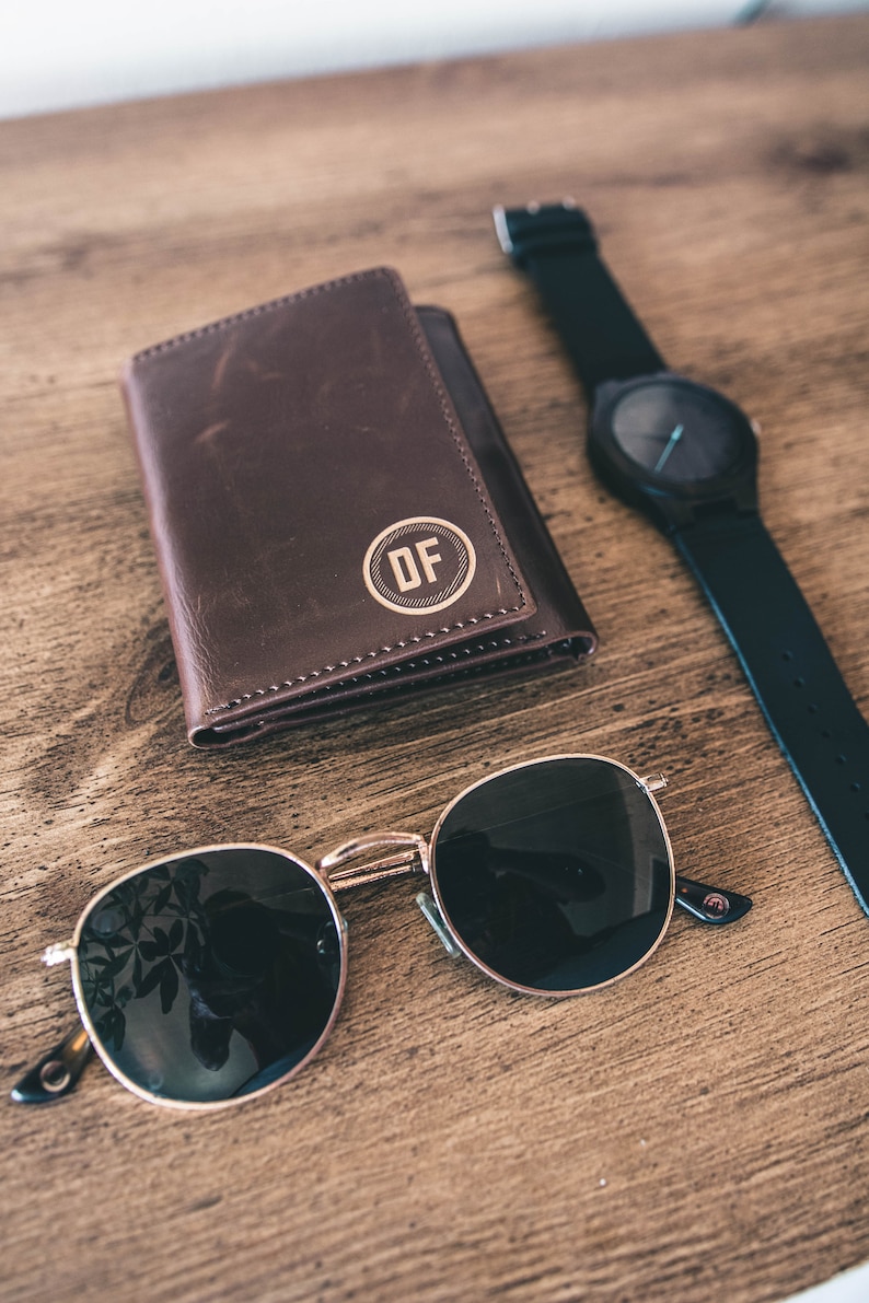 Cartera tríptica personalizada: cartera tríptica de cuero para hombre, regalo personalizado, cartera tríptica de cuero grabada, gran idea de regalo para hombres. imagen 3