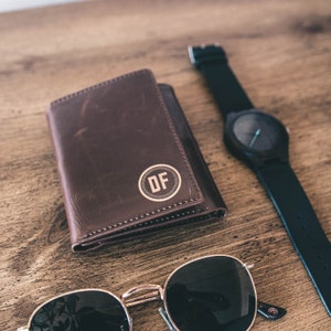 Dreifache Leder Geldbörse - Geschenk für Männer - Tolles Geschenk für den Trauzeugen - Perfektes Hochzeitsgeschenk für Ihre Jungs