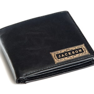 Regalo para hombres: billetera personalizada para hombre. Cartera clásica de cuero. El regalo perfecto para hombres, novios o padrinos de boda.