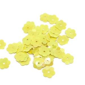 8mm Light Yellow AB Flower Sequins | Slight Cup –| Iridescent Yellow Pastel for Sewing, Embroidery & Crafts | 150 Pcs