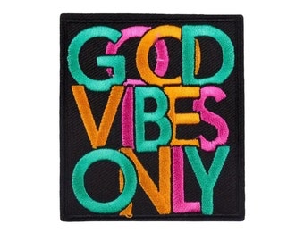Good Vibes Only Aufnäher: Schwarz mit mehrfarbigen Buchstaben