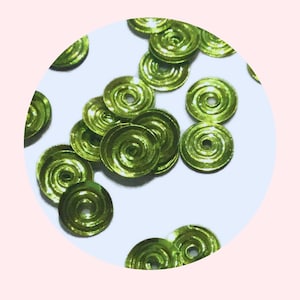 Lentejuelas Espiral Verde Limón de 6mm | Metálicas – Para Bordado, DIY Creativo y Regalo para Crafters (1000 Pzas)