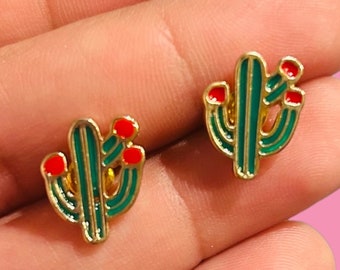 Boucles d'oreilles cactus. Cactus. Bijoux de cactus. Boucles d'oreilles tendance. Boucles d'oreilles petit cactus. Puces d'oreilles cactus. Boucles d'oreilles dorées cactus