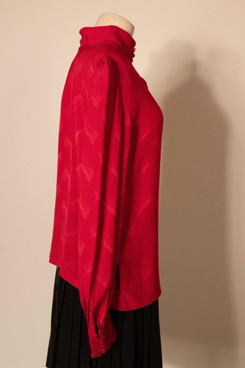 Andrea Odicini red textured silk blouse 画像 3